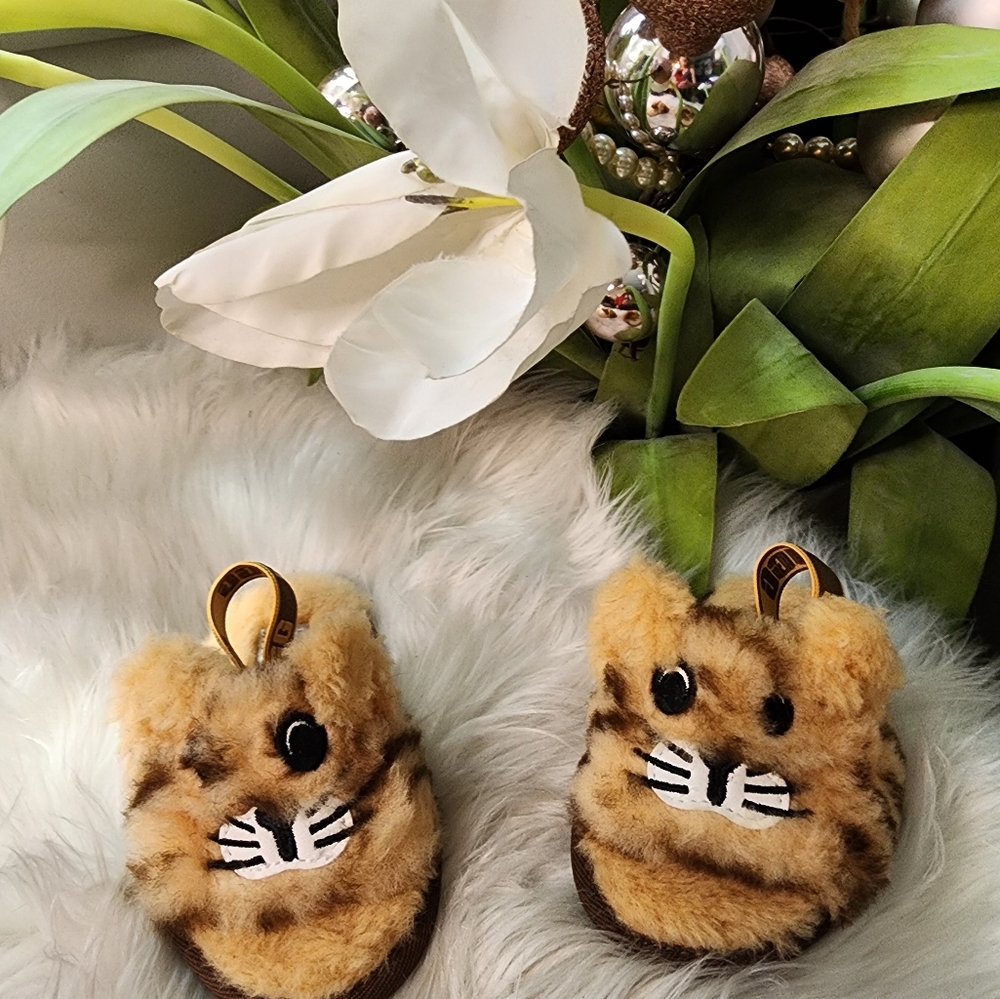 NIB UGG Fluff Yeah Slide Lion Stuffie Kids